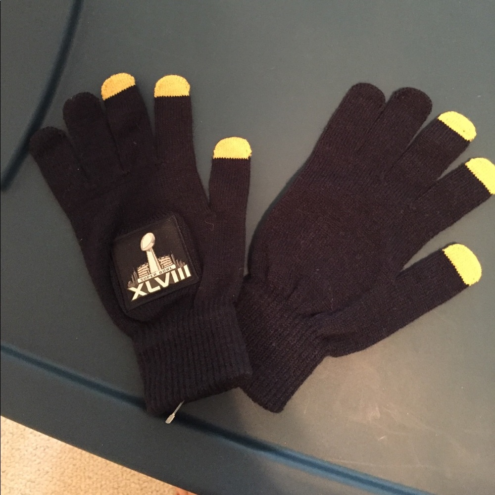 Super Bowl XLVIII gloves handed out in suite